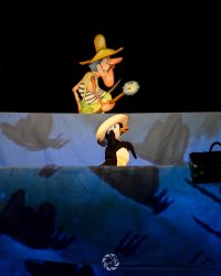 Spectacolele „Covorașul fermecat” și „Cartea cu Apolodor”, la Teatrul de Păpuși „Puck”, în weekend